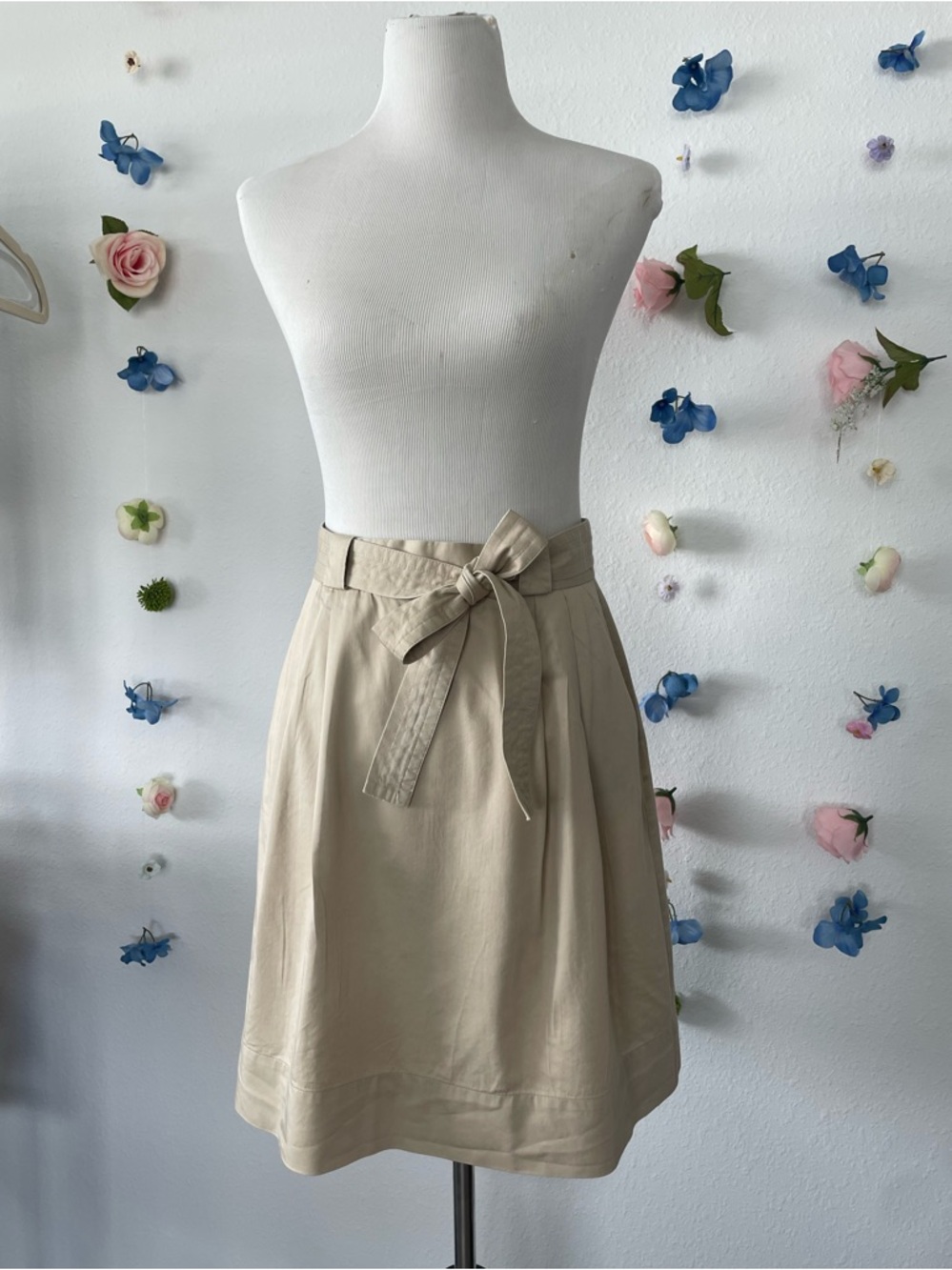 H&M Classic Beige Tie-Waist A-Line Skirt